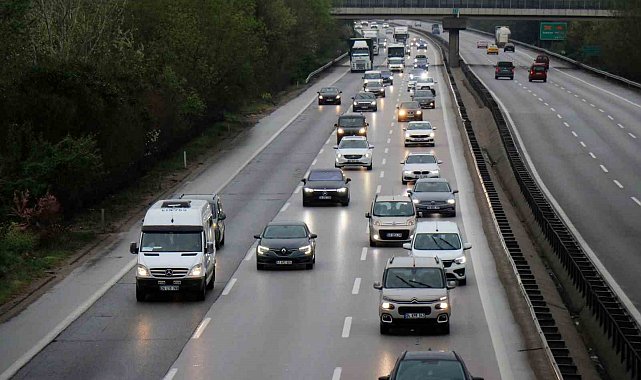 Tatilin bitmesini beklemeyenler bayramın son günü yollara çıktı