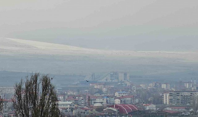 Tatvan'da kar yağışı etkili olmaya başladı