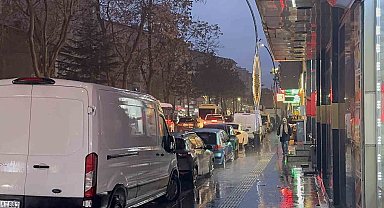 Tatvan'da sağanak yağış taşkınlara yol açtı