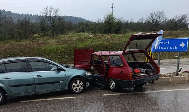 Tavşanlı'da iki otomobil çarpıştı: 1 ölü, 1 yaralı