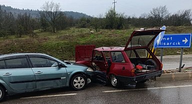 Tavşanlı'da iki otomobil çarpıştı: 1 ölü, 1 yaralı