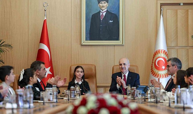 TBMM Başkanı Kurtulmuş makamını 4'üncü sınıf öğrencisi Berra'ya devretti