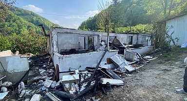 Tek katlı ev küle döndü