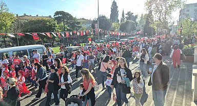 Tekirdağ'da 23 Nisan yürüyüşü renkli görüntülere sahne oldu