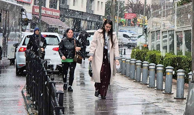 Tekirdağ'da lapa lapa kar yağdı