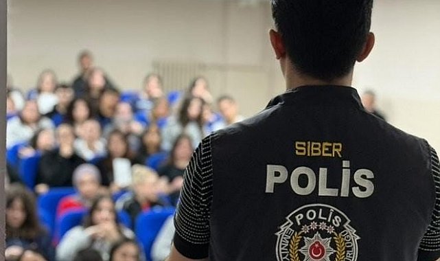 Tekirdağ'da polis ekiplerinden okullarda siber ve çocuk güvenliği eğitimi