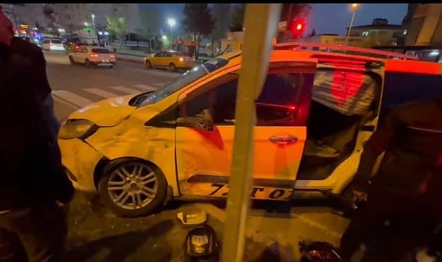 Ticari taksi ile ATV çarpıştı: 2 yaralı