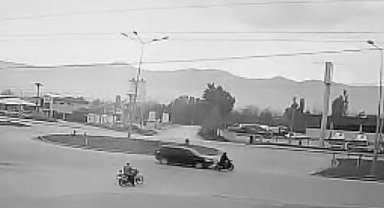 Tokat'ta kavşakta bekleyip yola çıkan sürücüye otomobil çarptı