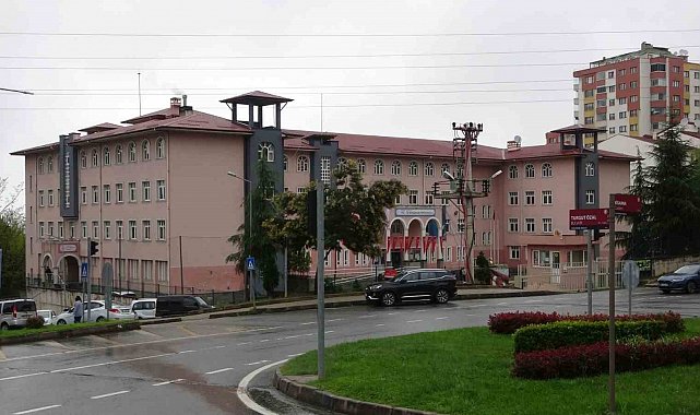 Trabzon'da veli okulda öğretmeni darp etti