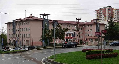 Trabzon'da veli okulda öğretmeni darp etti