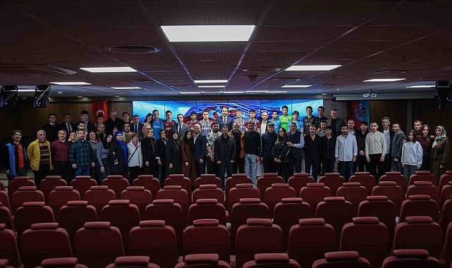 Trabzonspor, akademiden 13 futbolcu ile profesyonel sözleşme imzaladı