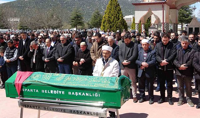 Trafik kazasında hayatını kaybeden doktora gözü yaşlı veda