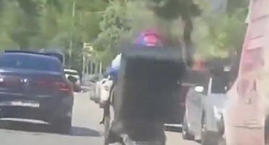 Trafikte akrobatik hareketler yapan motosikletliye 86 bin lira ceza kesildi