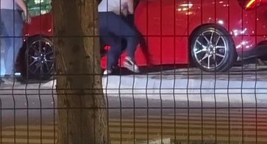 Trafikte kavga: Sürücüyü araç içerisinde darp edip 'seni öldürürüm' diye tehdit etti