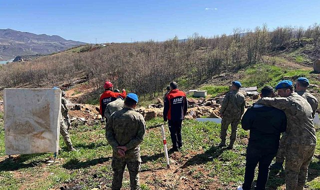 Tunceli'de komando personeline arama kurtarma eğitimi
