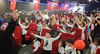 Tunceli'de öğrenciler Gezen Sinema ile doyasıya eğlendi