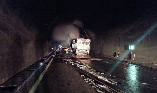 Tünelde korku dolu anlar: Tır alev aldı, ulaşım aksadı