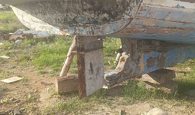 Tur teknesinin pervanesini spiral makinesiyle keserek çaldı