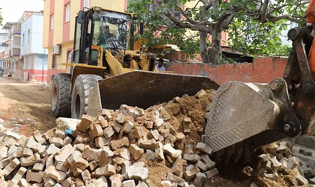 Turgutlu Belediyesi Atatürk Mahallesi'nde kapsamlı yol çalışmasına başladı