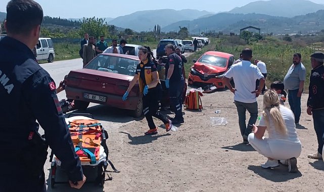 Turgutlu'da trafik kazası: 1'i çocuk 4 yaralı