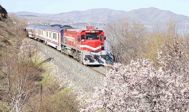 Turistik Diyarbakır Ekspresi sefere başladı
