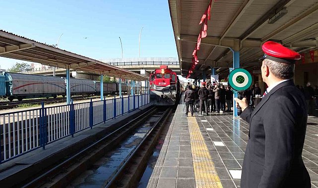 Turistik Diyarbakır Ekspresi treni davul ve zurna ile karşılandı