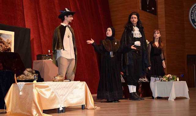 Turizm Fakültesi öğrencilerinden muhteşem tiyatro oyunu