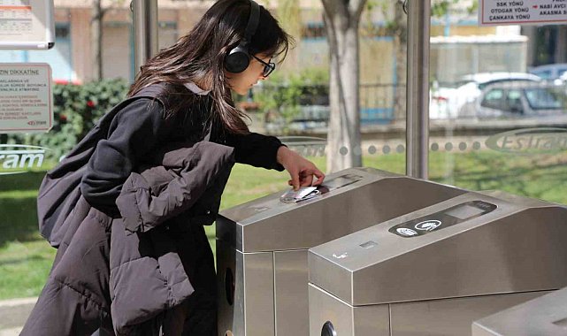 Türkiye'nin en uzun öğrenci abonman kartı Eskişehir'de