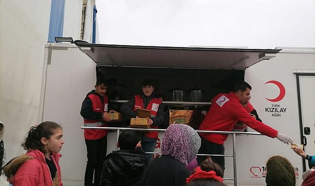 Tutak Kızılay temsilciliği çocukları unutmadı