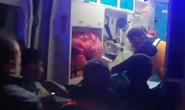 Üçüncü kattan başka bir evin çatısına düştü