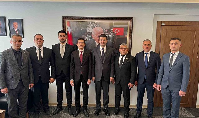 Ülkücüler hizmet binasının tapusunu aldı