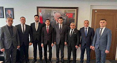 Ülkücüler hizmet binasının tapusunu aldı