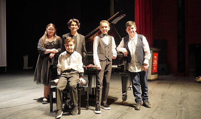 Uluslararası Piyano Festivali'nde 200 genç piyanist festivalde sahne aldı