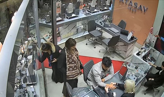 Ümraniye'de kuyumcuda hırsızlık anı kamerada