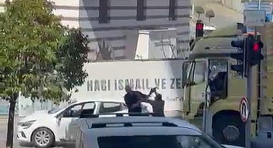 Ümraniye'de trafikte dehşet: Kamyon şoförü çekiçle saldırdı