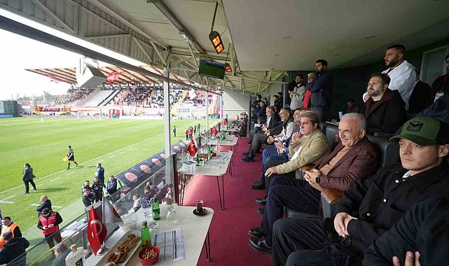 Ümraniyespor play-off yolunda