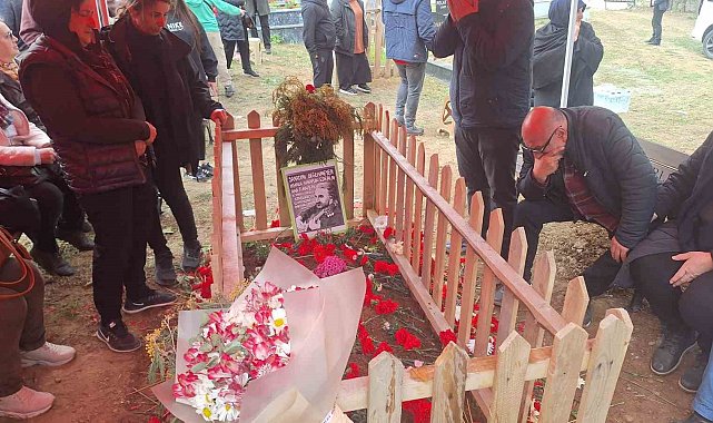 Ünlü sanatçı Volkan Konak'ı sevenleri yalnız bırakmıyor