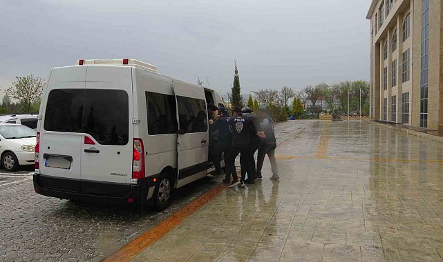 Uşak merkezli yasa dışı bahis operasyonunda gözaltına alınan 3 şüpheli tutuklandı