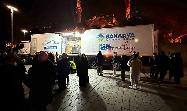 Üsküdar Belediyesi, Sakarya Büyükşehir Belediyesi'nin yardım tırını kaldırttı