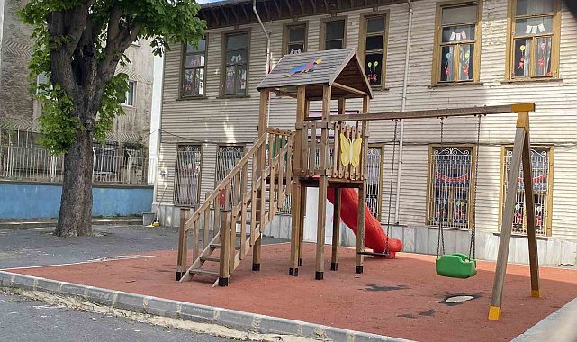 Üsküdar'da anaokulu deprem sonrası hasar gördü