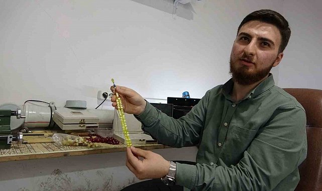 Usta ellerin ürettiği "tespihler" 10 ila 15 bin TL arasında alıcı bulabiliyor