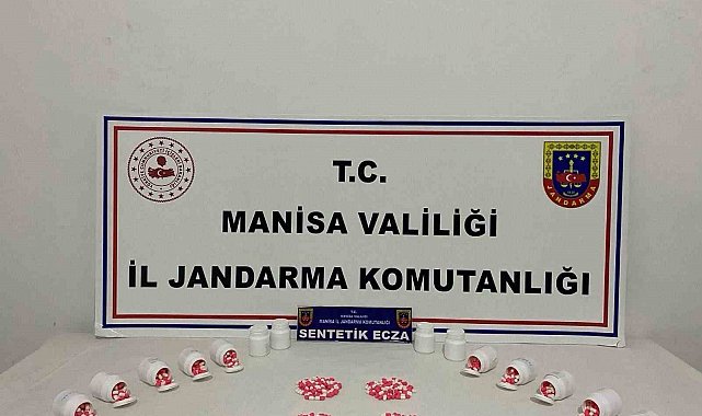 Üzerinde yüzlerce sentetik ecza hapı ele geçirildi
