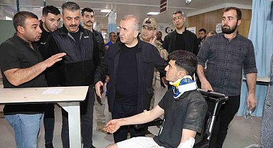 Vali Hatipoğlu midibüsün devrildiği kazada yaralıları ziyaret etti