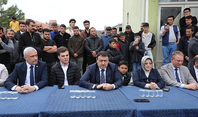 Vali Musa Işın ve milletvekillerinden deprem üssü Simav Yemişli köyüne geçmiş olsun ziyareti