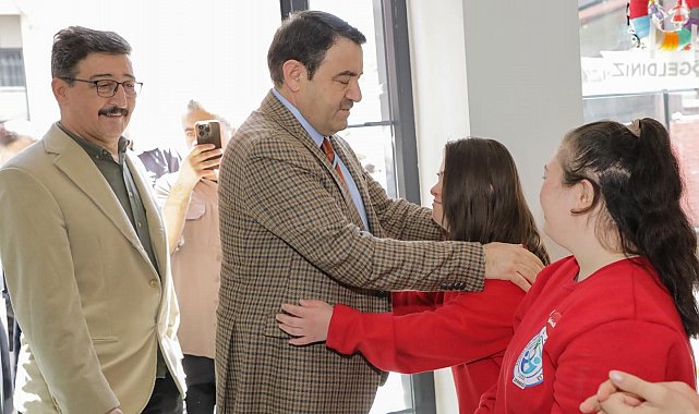 Vali Musa Işın'dan "Bi Tebessüm Down Cafe"ye anlamlı ziyaret