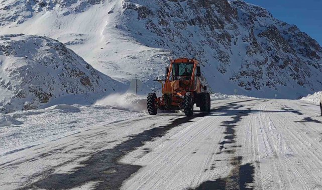 Van-Bahçesaray kara yolu ulaşıma açıldı