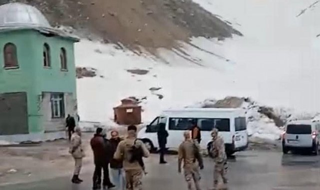 Van-Bahçesaray yolu ulaşıma açıldı