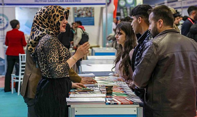 Van Büyükşehir Belediyesi, Doğu Anadolu Kariyer Fuarı'nda stant açtı