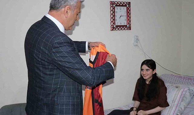 Van'da Galatasaraylı engelli kızın hayali gerçek oldu