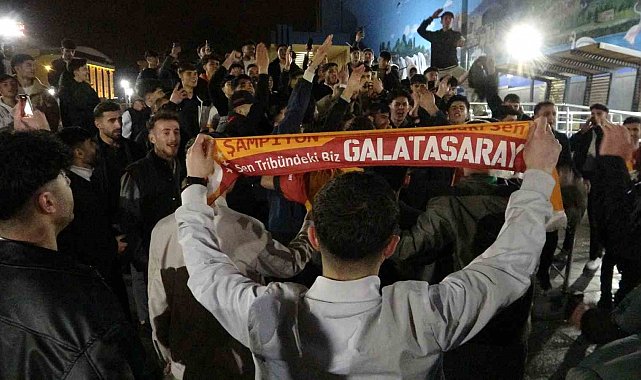 Van'da Galatasaraylı taraftarların derbi sevinci